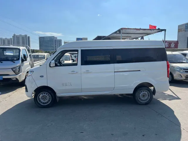 Shineray SRM Xinyuan New Energy Hiace EV — Фото автомобиля 3