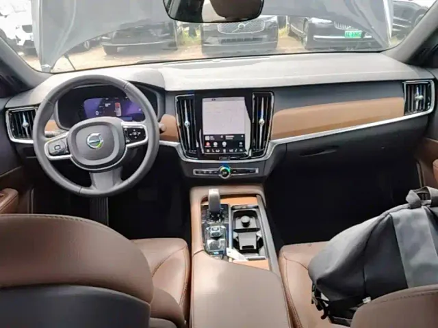 Volvo S90 — Фото автомобиля 9