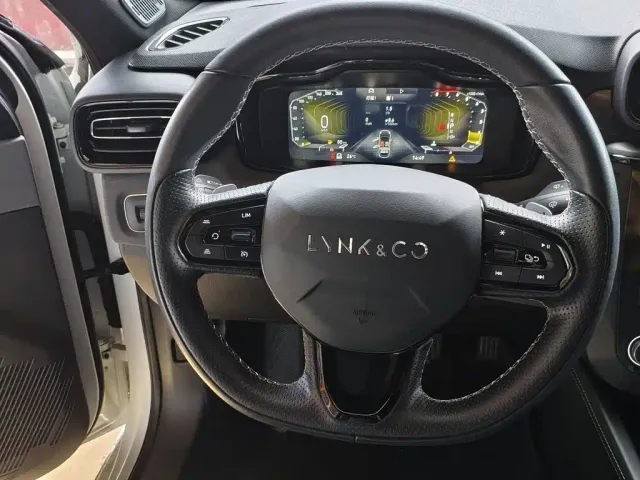 Lynk & Co 03 — Фото автомобиля 10