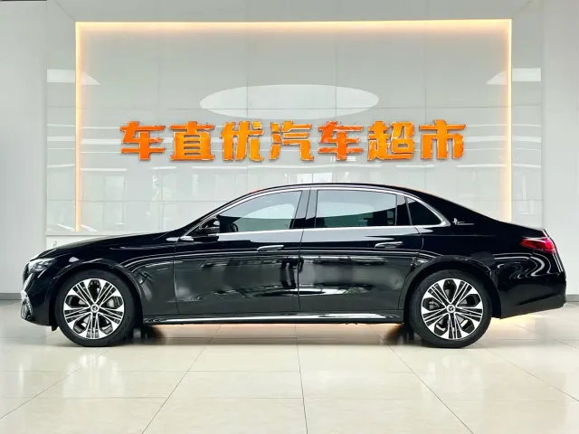 Mercedes-Benz E-Class — Фото автомобиля 4