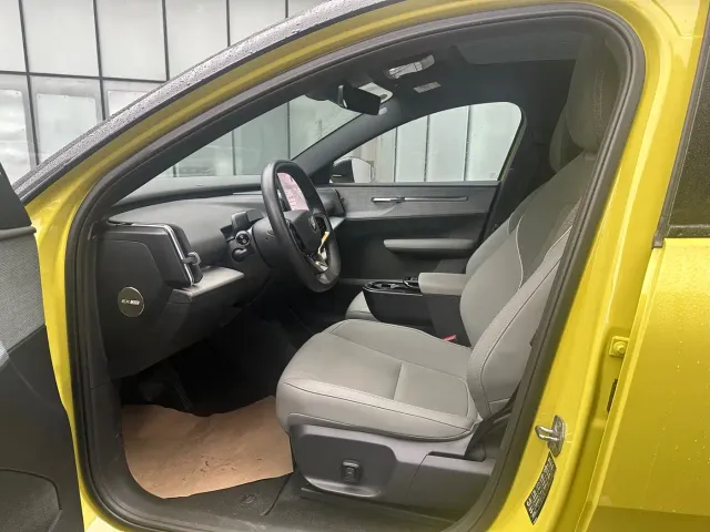 Volvo EX30 — Фото автомобиля 8