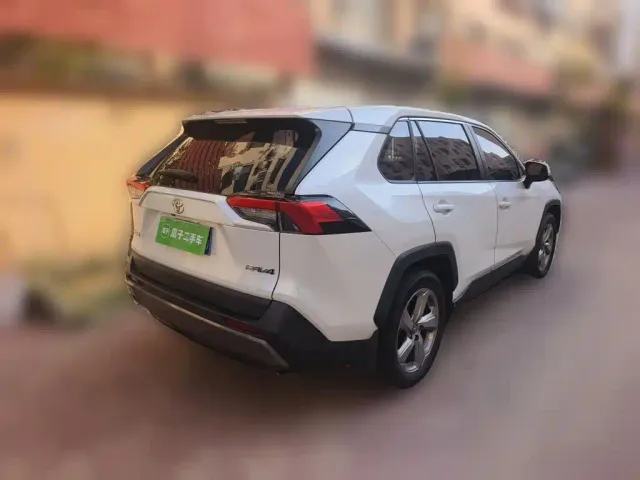 Toyota RAV4 — Фото автомобиля 4