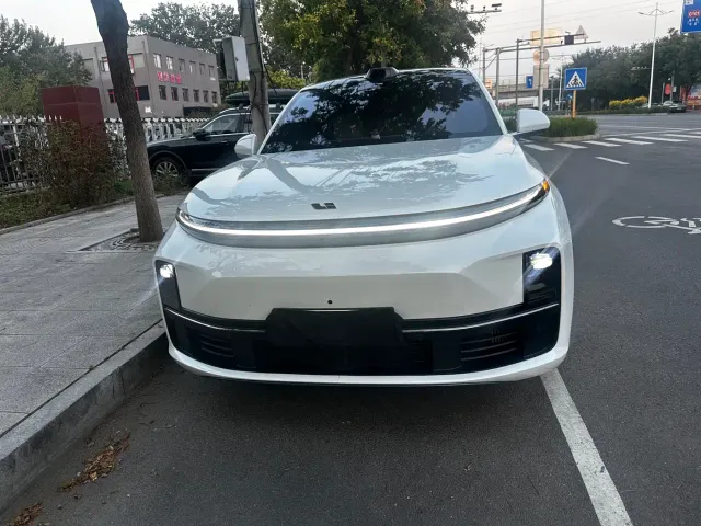 Li Auto L7 — Фото автомобиля 2