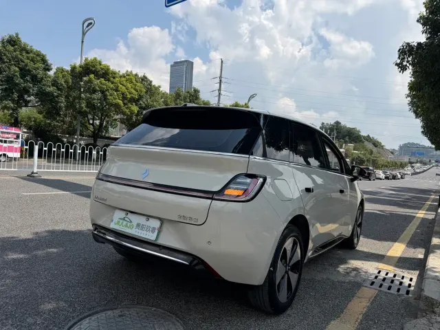 Baojun Cloud — Фото автомобиля 4