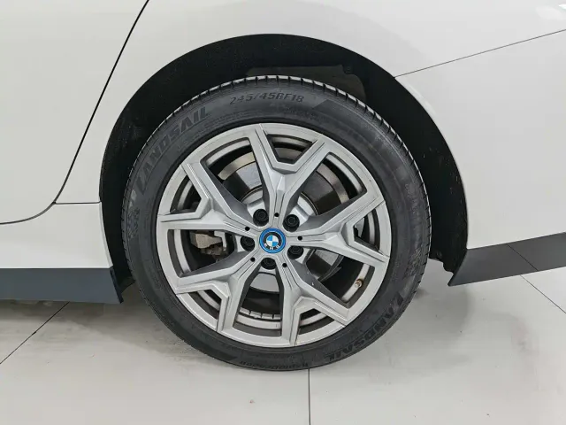 BMW i3 — Фото автомобиля 18