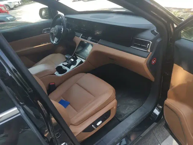 Li Auto ONE — Фото автомобиля 17