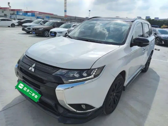 Фотография автомобиля — Mitsubishi Outlander