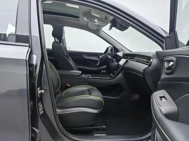 Roewe RX5 — Фото автомобиля 23