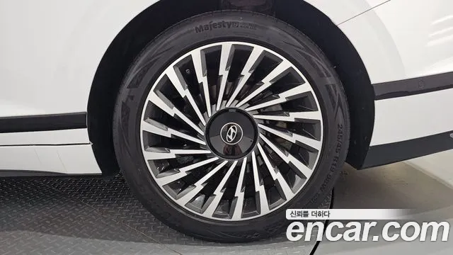 Hyundai Grandeur GN7 — Фото автомобиля 6