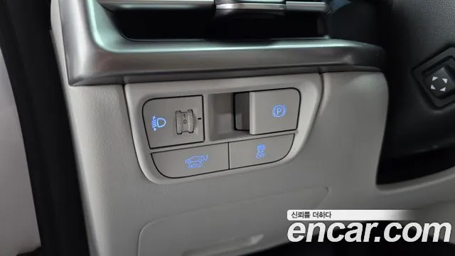 Hyundai Grandeur Grandeur (GN7) 2.5 Бензин 2WD — Фото автомобиля 16