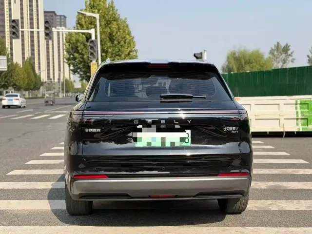 Geely Galaxy Starship 7 EM-i — Фото автомобиля 9