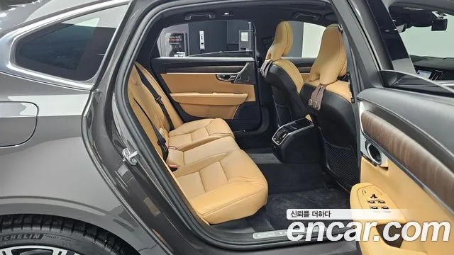 Volvo S90 — Фото автомобиля 17