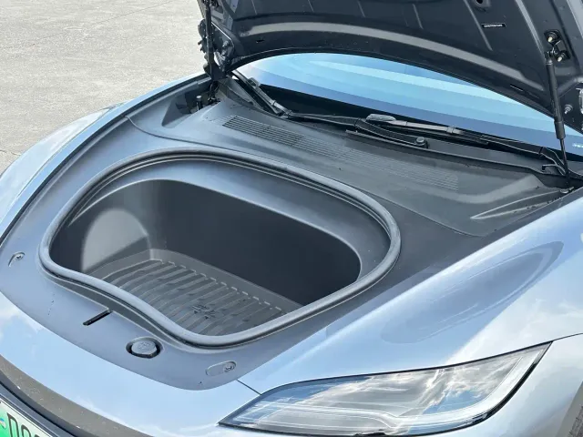 Tesla Model 3 — Фото автомобиля 16