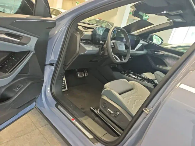 Audi Q6L e-tron — Фото автомобиля 15