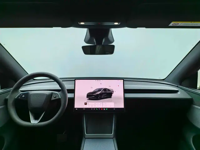Tesla Model Y — Фото автомобиля 18