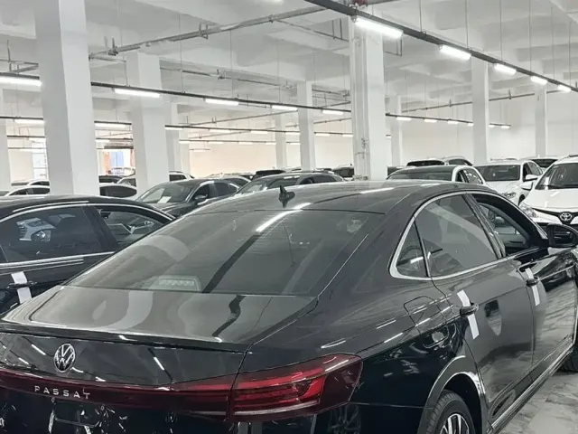 Volkswagen Passat — Фото автомобиля 10