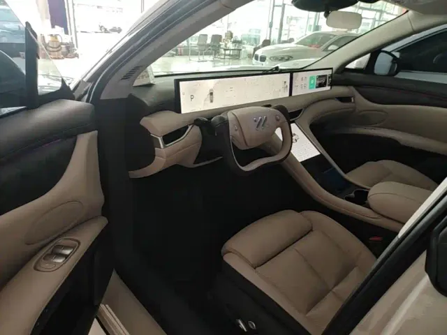 IM Motors LS6 — Фото автомобиля 14