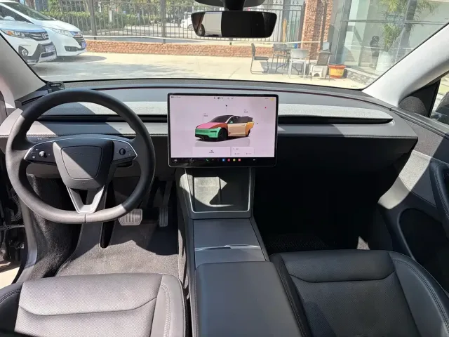 Tesla Model Y — Фото автомобиля 5