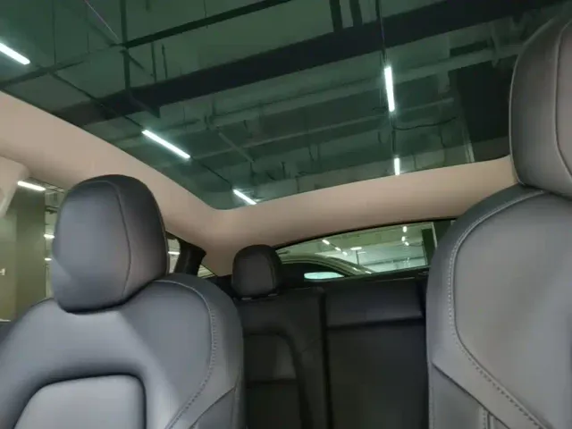 Tesla Model Y — Фото автомобиля 17