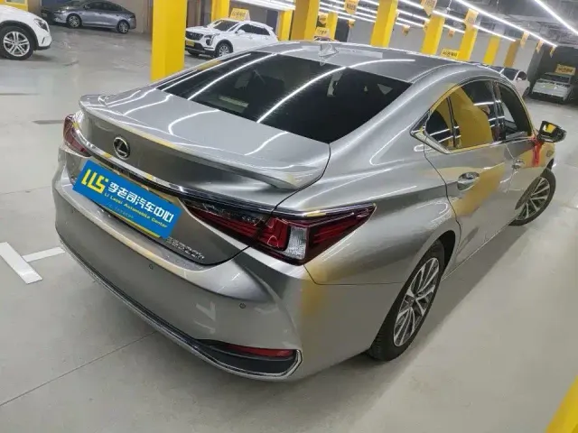 Lexus ES — Фото автомобиля 3