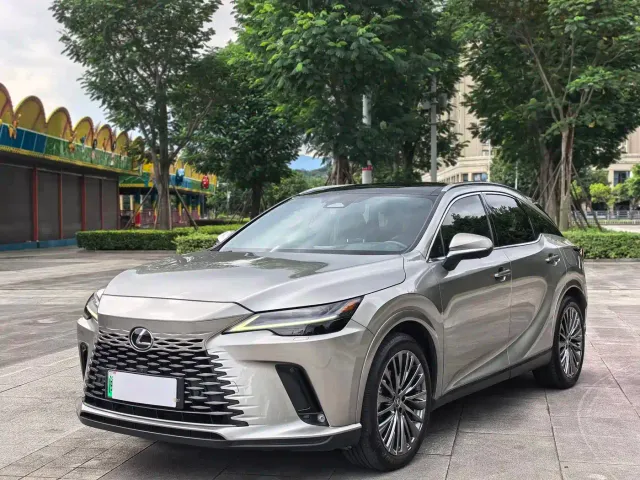 Фотография автомобиля — Lexus RX