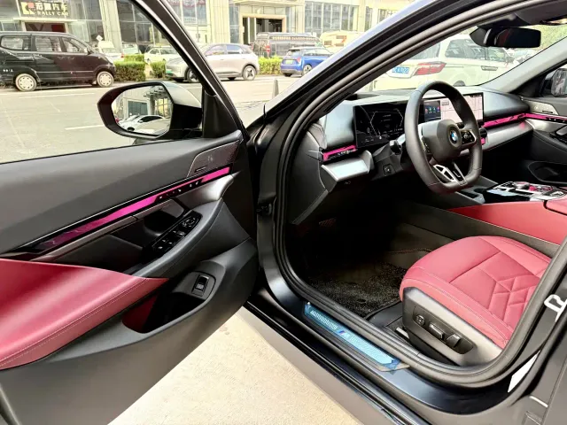 BMW 5 Series — Фото автомобиля 17