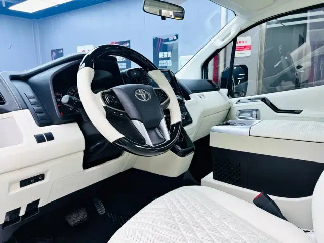 Toyota HIACE — Фото автомобиля 7