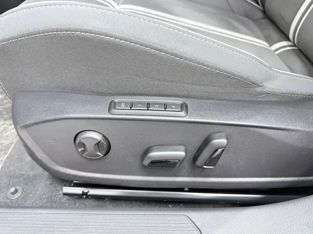 Volkswagen Golf — Фото автомобиля 20
