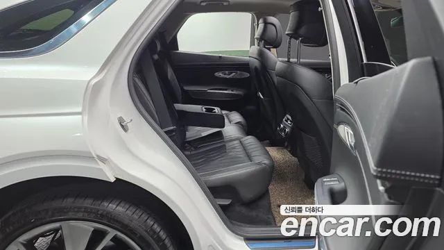 Genesis GV70 — Фото автомобиля 11