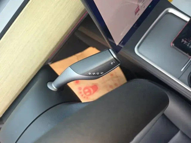 Tesla Model Y — Фото автомобиля 13