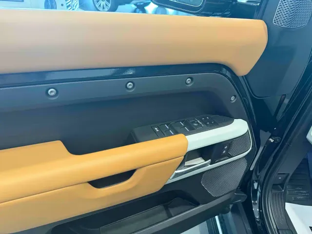 Land Rover Defender — Фото автомобиля 5