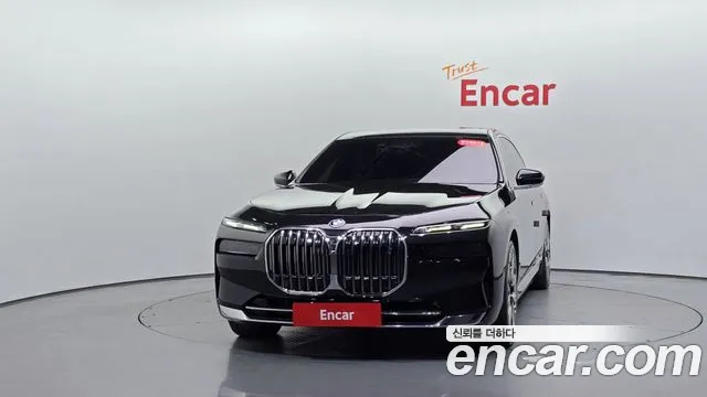 BMW i7 G70 — Фото автомобиля 3