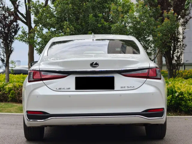 Lexus ES — Фото автомобиля 5