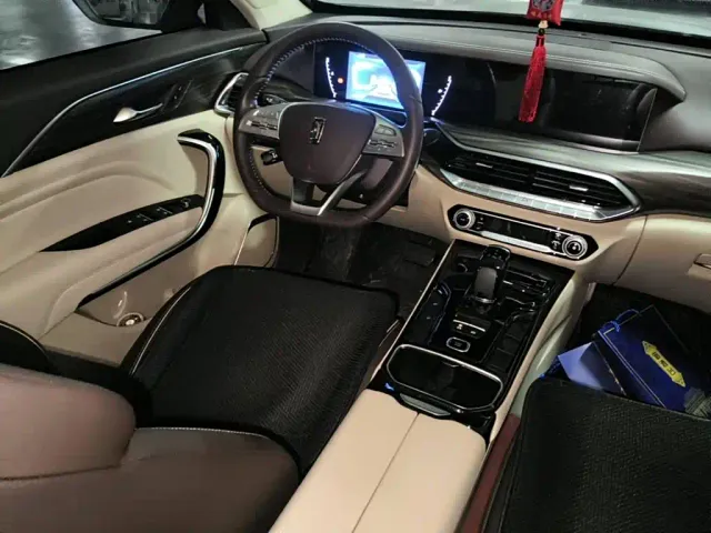 Bestune T77 — Фото автомобиля 12