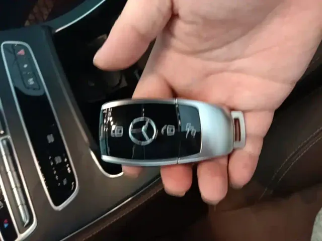 Mercedes-Benz E-Class — Фото автомобиля 8