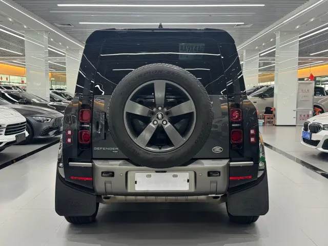 Land Rover Defender — Фото автомобиля 5