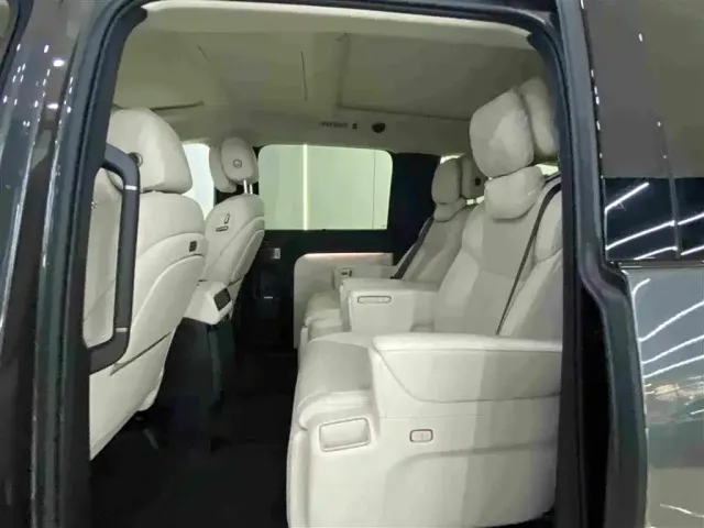 Li Auto MEGA — Фото автомобиля 8