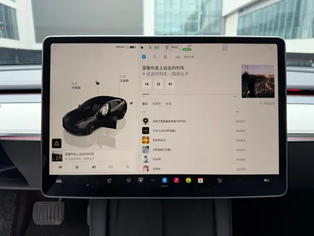 Tesla Model 3 — Фото автомобиля 10