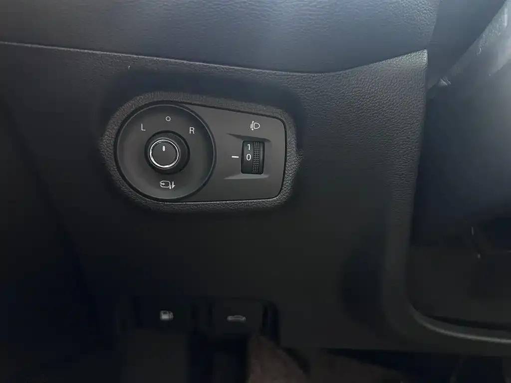 MG MG5 2023 180DVVT CVT Luxury Edition — Фото автомобиля 11