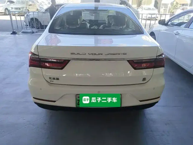 BYD Qin — Фото автомобиля 5