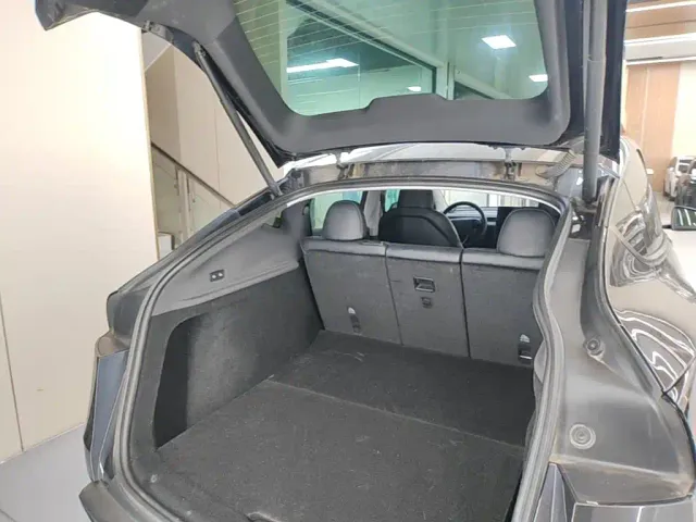 Tesla Model Y — Фото автомобиля 18