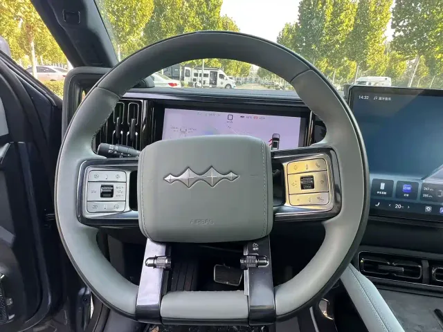 BYD FangChengBao Leopard 5 — Фото автомобиля 5