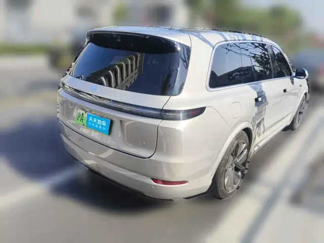 Li Auto L9 — Фото автомобиля 2
