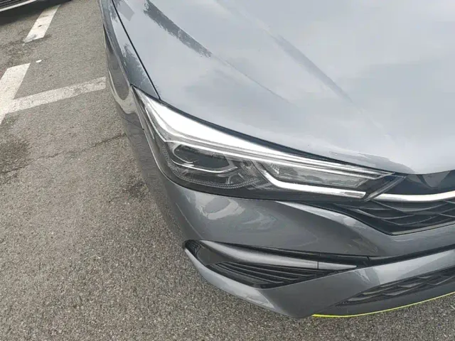 Roewe i5 — Фото автомобиля 10