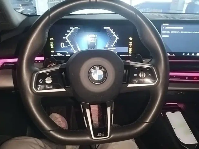 BMW 5 Series — Фото автомобиля 10
