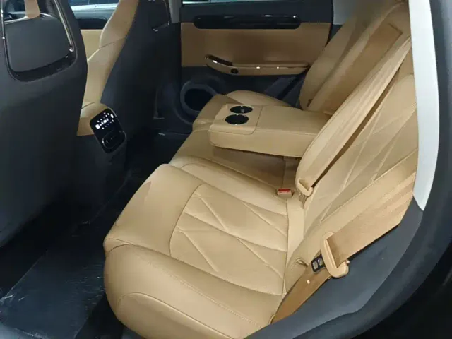 Leapmotor C01 — Фото автомобиля 16