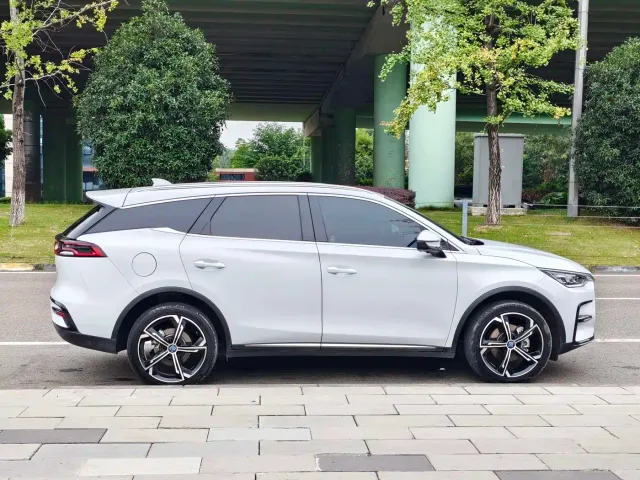 BYD Tang — Фото автомобиля 5