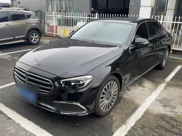 Фотография автомобиля — Mercedes-Benz E-Class