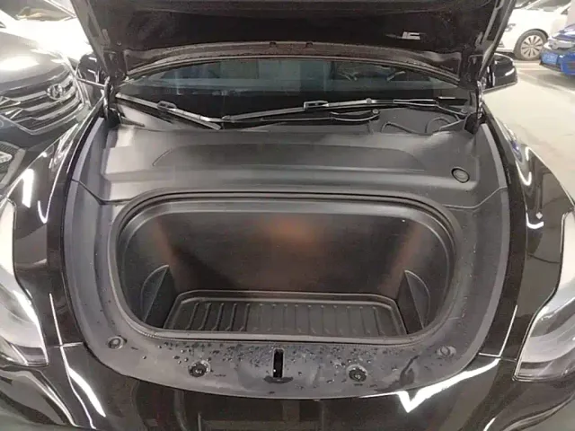 Tesla Model Y — Фото автомобиля 19