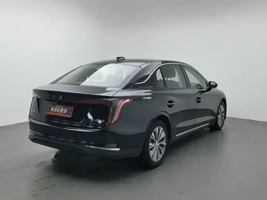 Hongqi Hongqi E-QM5 2022 431km Charging Enjoyment Edition — Фото автомобиля 2